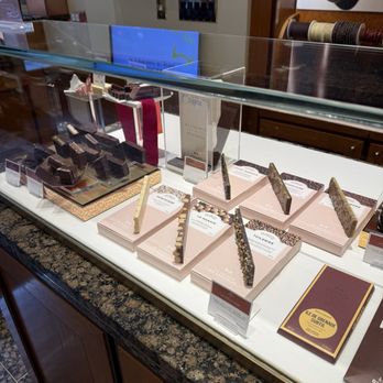 La Maison du Chocolat - Rockefeller - French chocolates - Chocolatiers & Shops Near Me - New York, New York La Maison du Chocolat - Rockefeller - French chocolates - Chocolatiers & Shops Near Me - New York, New York