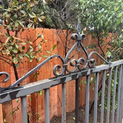Wood Fence Expert - 6ft tall Perimeter fence