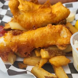 Gin Beach Cafe - Disappointing fish & chips. No crunch at all. Fries were mooshy