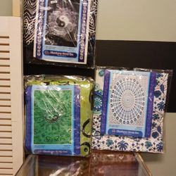 Niles Smoke Shop - Arge tapestries