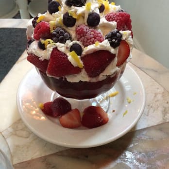Serendipity 3 - Upper East Side - Pineapple, peach, mixed berry sunday. I think that's the name! It was so much the nice man at the next table needed help to eat. - Desserts Near Me - New York, New York