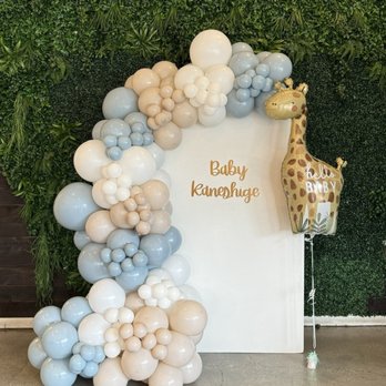 Boba Box - Baby shower decor in front of BobaBox's green foliage wall - Coffee & Tea Near Me - Monrovia, California Boba Box - Baby shower decor in front of BobaBox's green foliage wall - Coffee & Tea Near Me - Monrovia, California