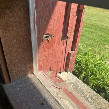 Montrose Orchards - Look close. You can see the bee outside, climbing into the hose.... - Fruits & Veggies Near Me - Montrose, Michigan Montrose Orchards - Look close. You can see the bee outside, climbing into the hose.... - Fruits & Veggies Near Me - Montrose, Michigan