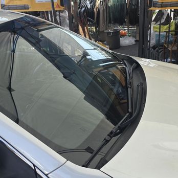 Auto Glass LA - New windsheild - Auto Glass Services Near Me - Tarzana, California