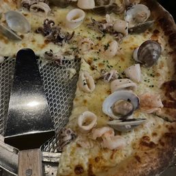 Seafood Pizza