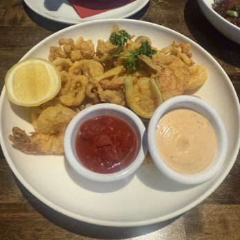 Victorias Pizzeria - Calamari and shrimp - Pizza Near Me - Virginia Beach, Virginia