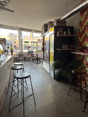 Tommy's Wine Bar by null