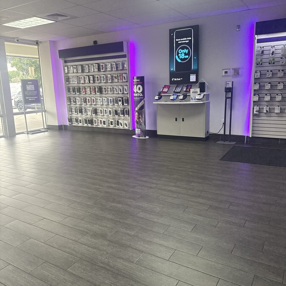 Metro by T-Mobile - Mobile Phones Near Me - Tamarac, Florida Metro by T-Mobile - Mobile Phones Near Me - Tamarac, Florida