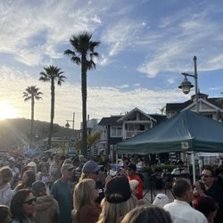 Avila Beach Farmers Market - Live music and dancing in front of the Avila Pier.