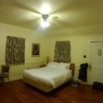 The Lodge at Mammoth Cave - The room is so small, even the "Kentucky wood mice" are hunchbacked! - Hotels Near Me - Mammoth Cave, Kentucky The Lodge at Mammoth Cave - The room is so small, even the "Kentucky wood mice" are hunchbacked! - Hotels Near Me - Mammoth Cave, Kentucky