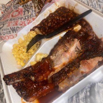 Full Moon BBQ - Rib plate with mac n cheese and baked beans - Barbeque Near Me - Alabaster, Alabama