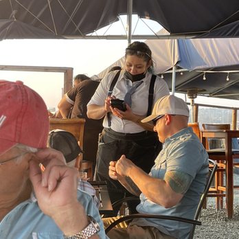 Sailor Jack's - Server who doesn't wear the mask properly - Seafood Near Me - Benicia, California