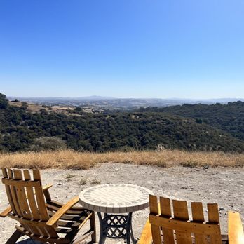 Calcareous Vineyard - Beautiful views - Wine Tasting Room Near Me - Paso Robles, California