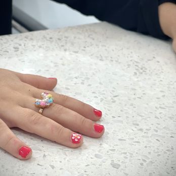 Champagne Nails - Look at these hand painted flowers with glitter petals and stamen - Nail Salons Near Me - San Marcos, California