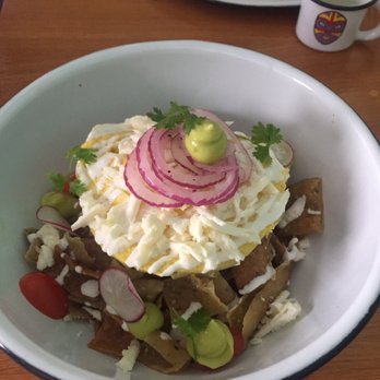 El Barrio - Chilaquiles Con Pollo - Breakfast & Brunch Near Me - Mérida, YUC El Barrio - Chilaquiles Con Pollo - Breakfast & Brunch Near Me - Mérida, YUC