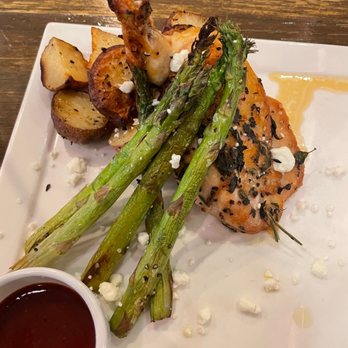 Finns Restaurant - Grilled chicken with goat cheese! Yummy - Breakfast & Brunch Near Me - Reunion, Florida