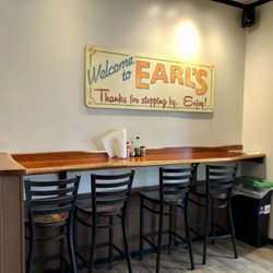 Earl's Sandwiches - Inside