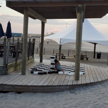 PigDog Beach Bar - Bars Near Me - Wildwood, New Jersey