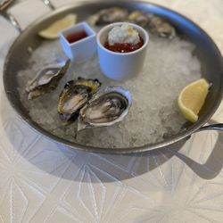 Matt Winn's Steakhouse - West Coast Oysters