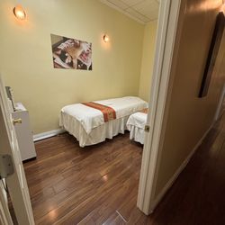 King Spa - Couples Massage Room.