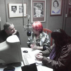 Radio Fm Tango 98.5 - En el estudio "Libertad Lamarque" el  Turco Mustafa junto a Elizabet Frete, entrevistando a la cantante Maria Garay