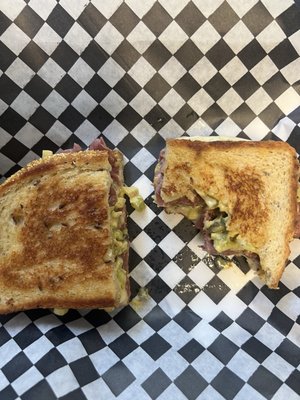 Dolma Deejis Deli by null