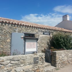 La Ferme des 5 chemins - La belle façade de la crêperie, ancien corps de ferme antièrement restauré et joliment décoré.