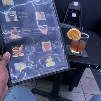 Fuma Dubai Hookah Lounge - Hookah Bars Near Me - Beaumont, Texas