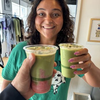 Kijitora - Iced strawberry Matcha latte with oat milk - Coffee & Tea Near Me - Brooklyn, New York Kijitora - Iced strawberry Matcha latte with oat milk - Coffee & Tea Near Me - Brooklyn, New York