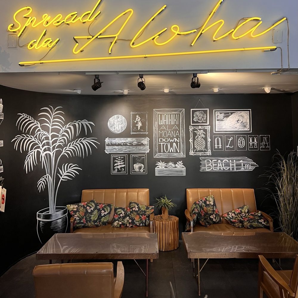 Hawaiian Aroma Caffe - Cute seating area. - Cafes Near Me - Honolulu, Hawaii