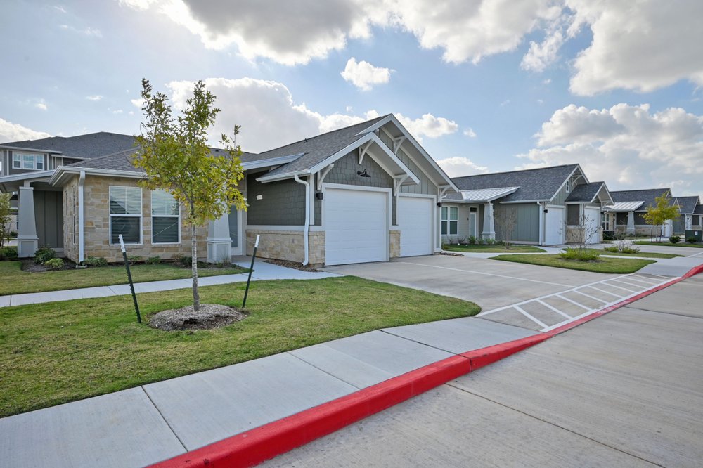 HUNTINGTON AT RICHMOND Updated October 2024 56 Photos 2221