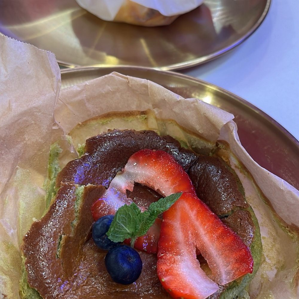 Twilight Cafe - Matcha and original basque cheesecake - Cafes Near Me - Toronto, Ontario Twilight Cafe - Matcha and original basque cheesecake - Cafes Near Me - Toronto, Ontario