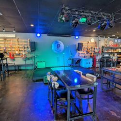Guitars & Growlers - Interior Decor, Stage, and Seating