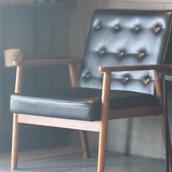 MUGS Coffee Roasters - Plus size friendly chair, wide and comfortable. - Coffee Roasteries Near Me - San Dimas, California MUGS Coffee Roasters - Plus size friendly chair, wide and comfortable. - Coffee Roasteries Near Me - San Dimas, California