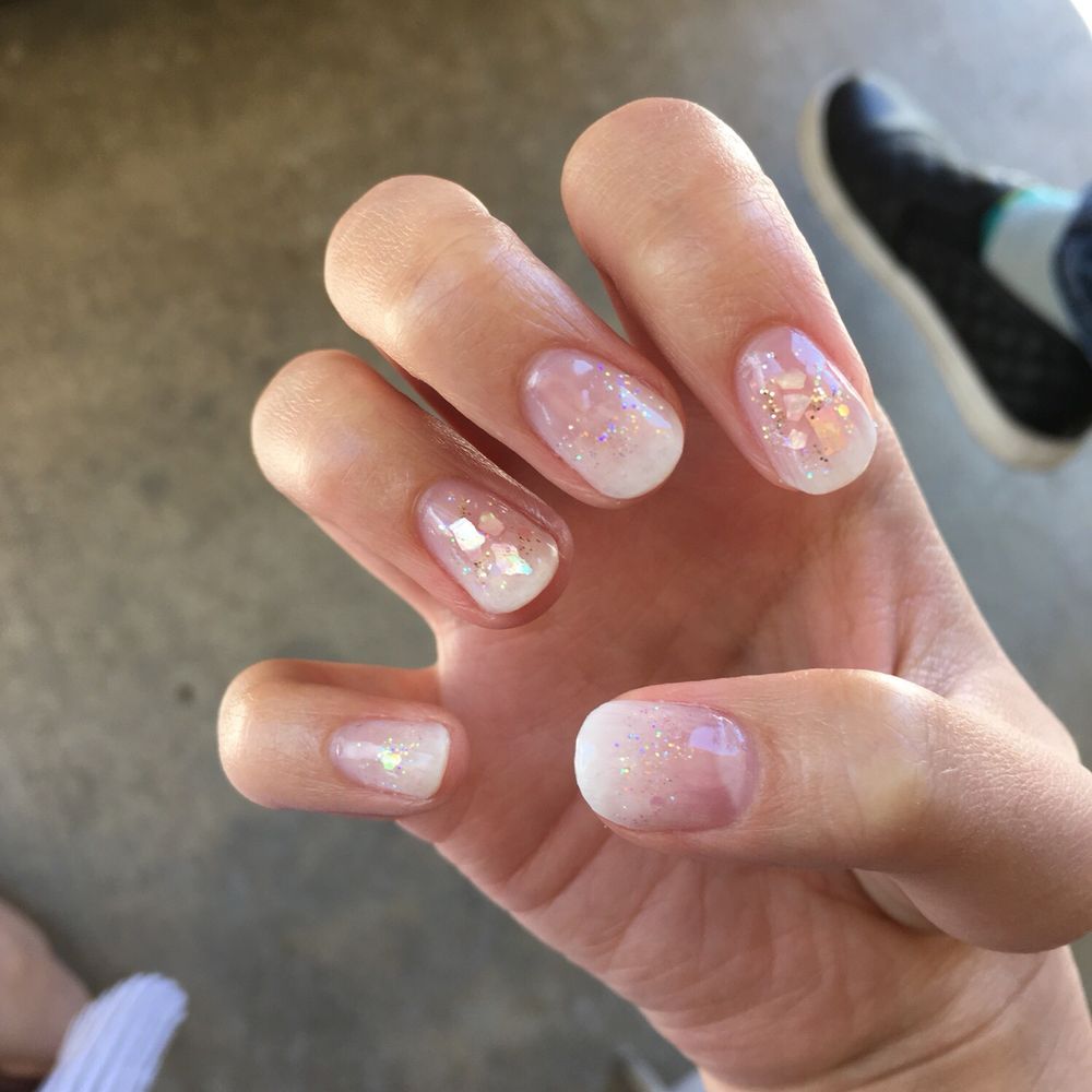 Ombré nail with glitter and pink shell! Perfect wedding day nails. Ombré nail with glitter and pink shell! Perfect wedding day nails.