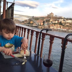 Go2Oporto - Apartment Rentals - Dinner on the balcony.
