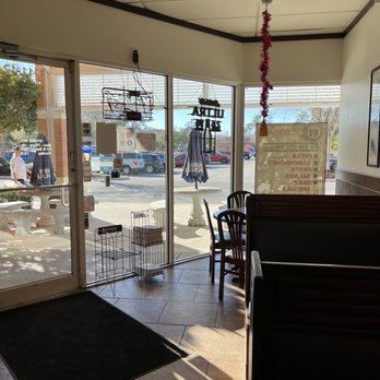 Renna's Pizza - Seating/front door - Pizza Near Me - Jacksonville, Florida Renna's Pizza - Seating/front door - Pizza Near Me - Jacksonville, Florida