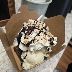 Sweet EM's Coffee And Ice Cream - Sundae