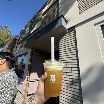 Torotea - Calamansi oolong tea with passion fruit jelly - Coffee & Tea Near Me - San Marino, California Torotea - Calamansi oolong tea with passion fruit jelly - Coffee & Tea Near Me - San Marino, California