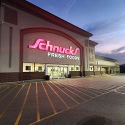 Schnucks - Outside