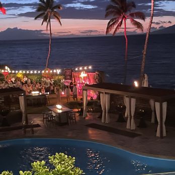 Spago - Looking from the dinner area overlooking the four seasons fountain - Asian Fusion Near Me - Maui, Hawaii