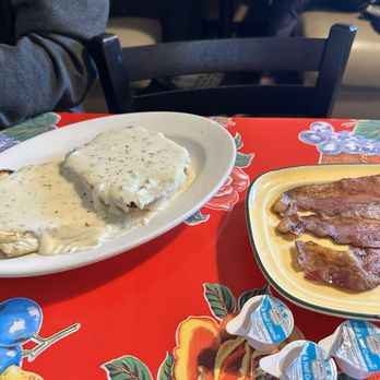 The Garnet Cafe - Biscuits and gravy with bacon - Breakfast & Brunch Near Me - Coeur D'alene, Idaho