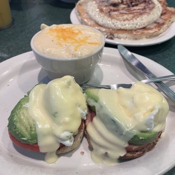 Metro Diner - Cheesiest Grits and San Francisco Benedict - American Near Me - Casselberry, Florida