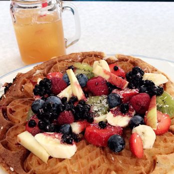 Älskade Traditioner - Fresh fruit waffle and apple juice - Coffee & Tea Near Me - Stockholm, Alberta