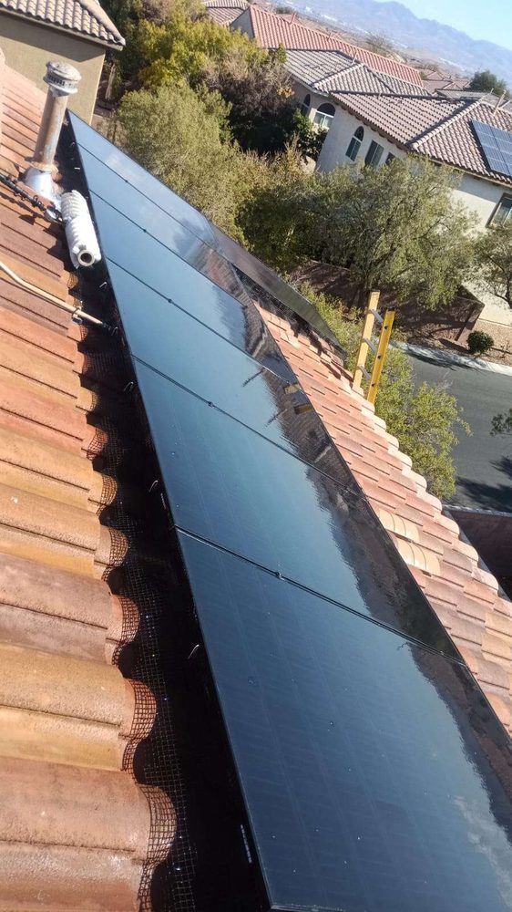 Slide of Tommy´s Roofing