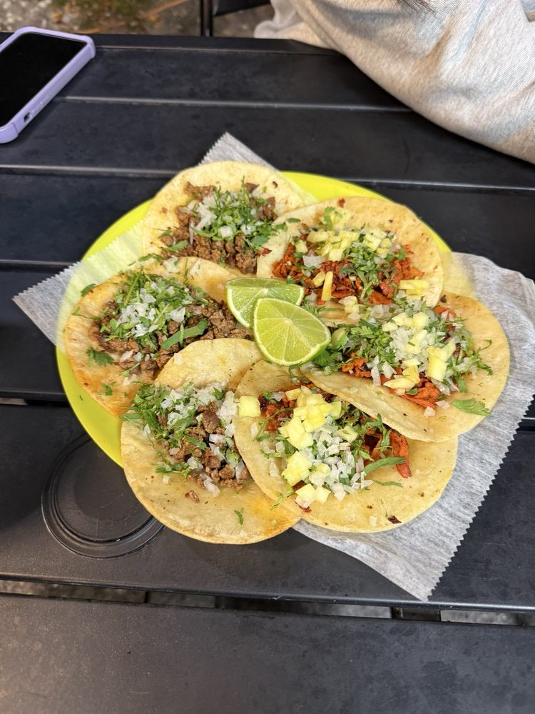 Taqueria La Leyenda Logo
