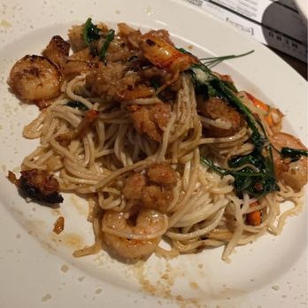 Yard House - Lobster Garlic Noodles - New American Near Me - Seattle, Washington Yard House - Lobster Garlic Noodles - New American Near Me - Seattle, Washington