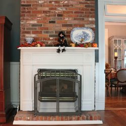 H.S. Clay House Bed & Breakfast - Sitting room fireplace