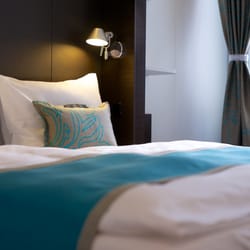 Motel One Prague - Hotel room