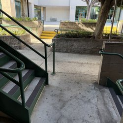 Huntington Urology Specialists - Entrance from parking structure to building